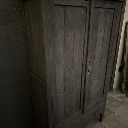 Rough Wood kast met 2 deuren en 2 lades – stoere landelijke opbergkast van massief hout