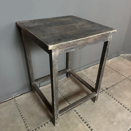 Uniek India Bijzettafel