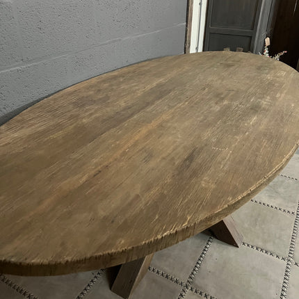 Rough Wood ovale eettafel met spinpoot