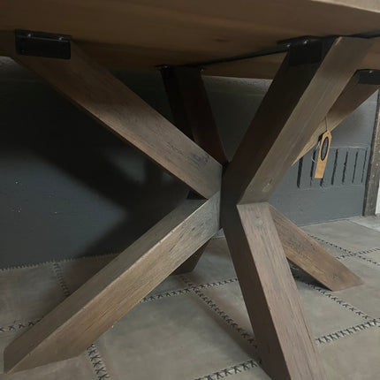 Rough Wood ovale eettafel met spinpoot