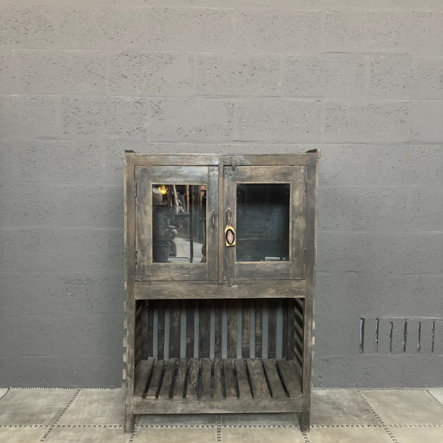 Uniek India Kast met Glazen Deuren