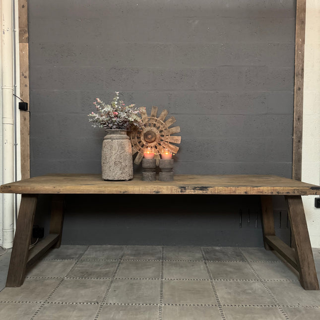 Rough Wood eettafel met A-poot 240 cm