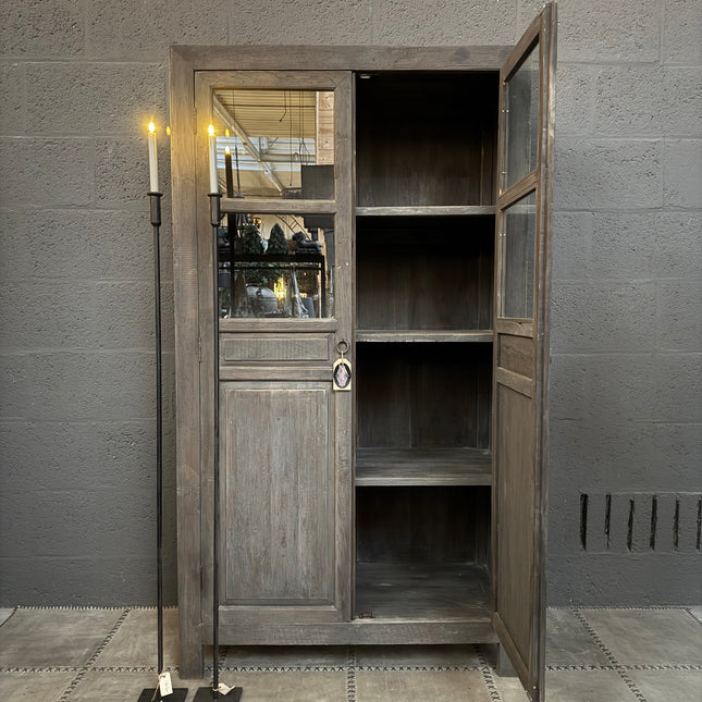 Rough Wood vitrinekast met glasdeuren