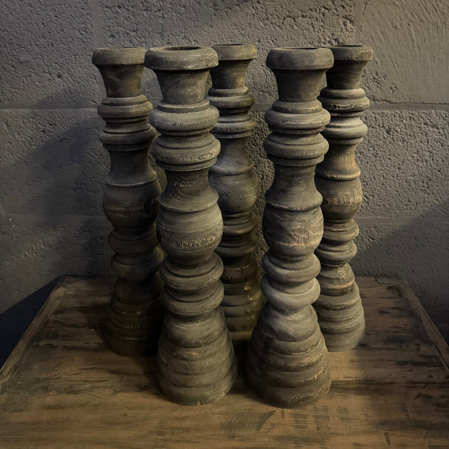 Robuuste houten kandelaars