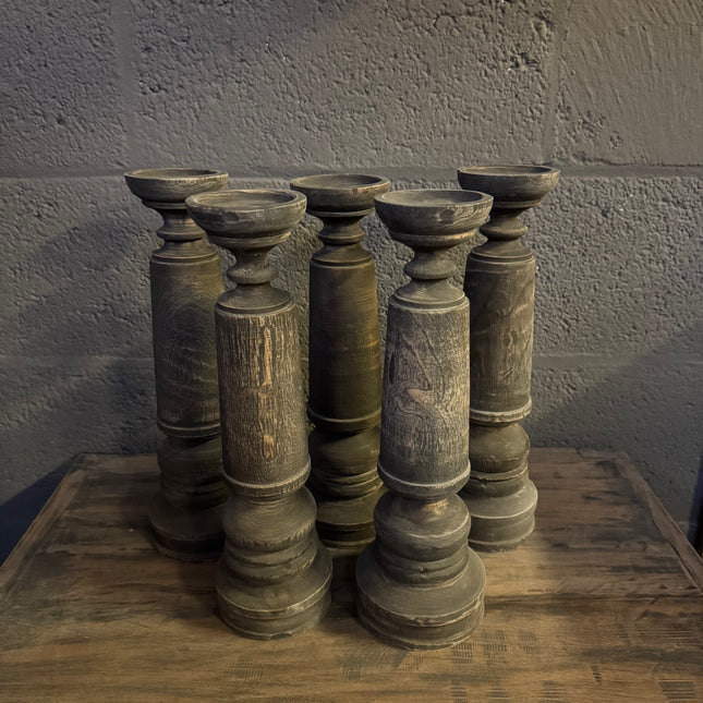 Robuuste houten kandelaars