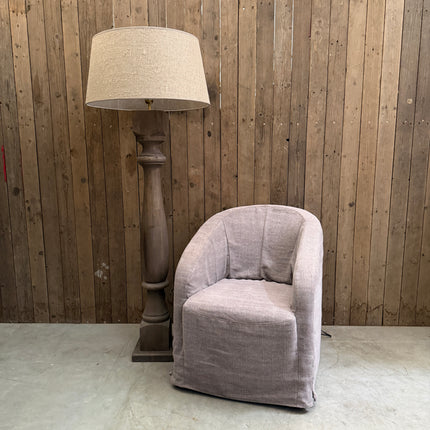 Houten vloerlamp met vierkante voet | By Mooss | Landelijke vloerlamp
