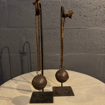 IJzeren Bal aan Touw – Industrieel & Stoer