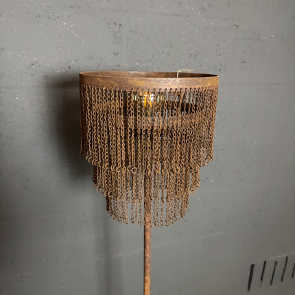 Roestige Vloerlamp – Industrieel met Metalen Kettingkap