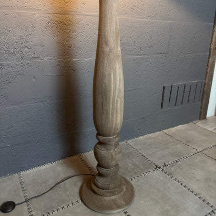 Houten Vloerlamp met Ronde Voet – by Mooss
