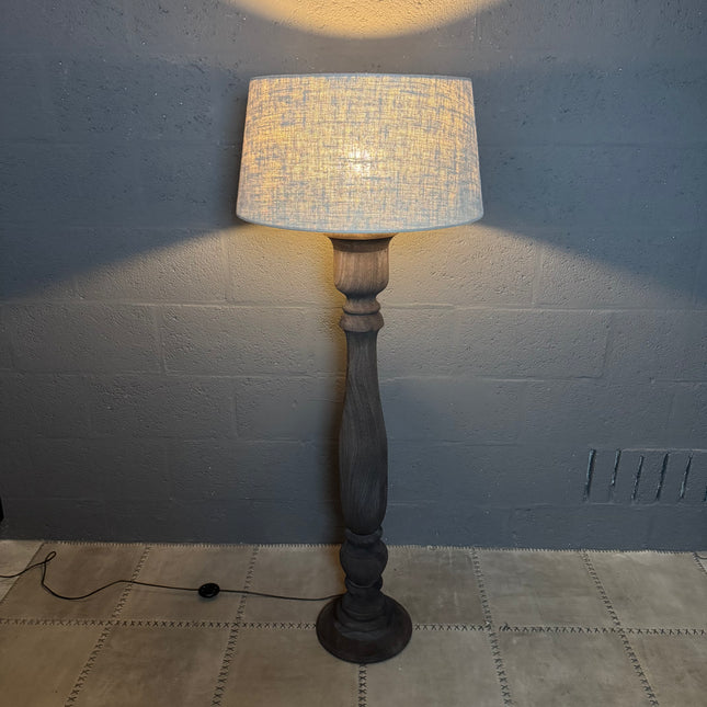 Houten Vloerlamp met Ronde Voet - by Mooss