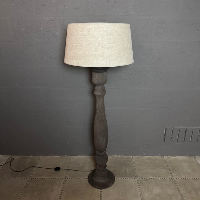 Houten Vloerlamp met Ronde Voet - by Mooss