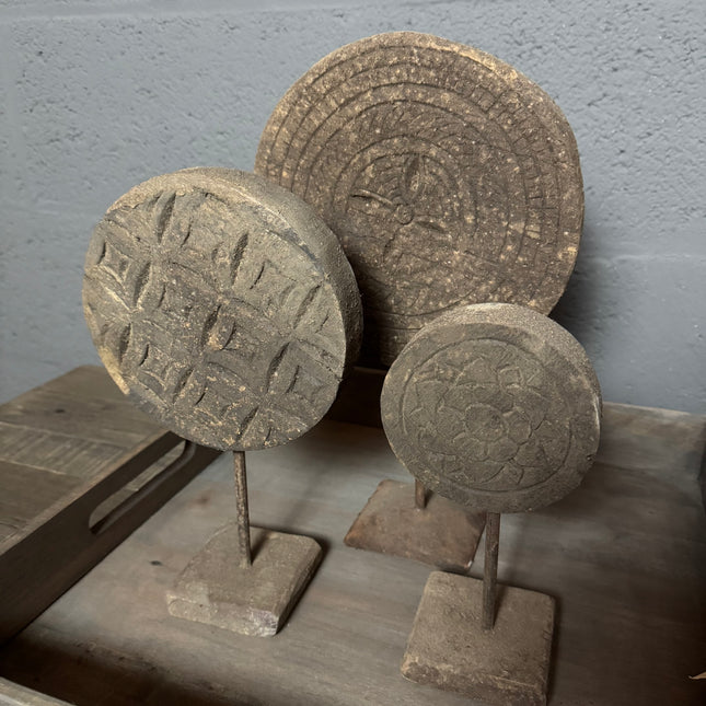 Set Unieke Houten Ornamenten op Voet – Handgemaakt & Authentiek