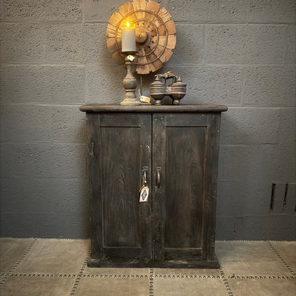 Uniek India Kastje – 2 Deuren met Plankenvak-Indeling