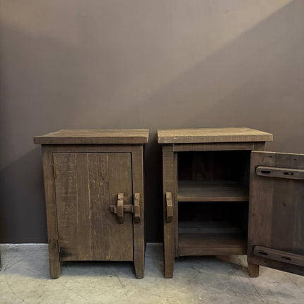 Driftwood nachtkastje – landelijk houten kastje – sober en stoer nachtkastje