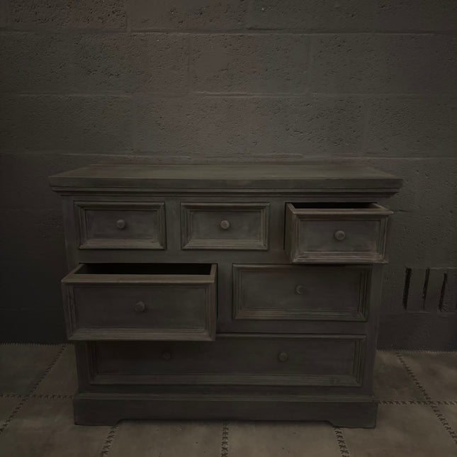 Old Grey Commode met 6 Lades – Stoere Houten Babykamer Commode | Michelle’s Living