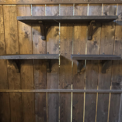 Driftwood wandplanken – rustieke houten wandplanken met robuuste steunen