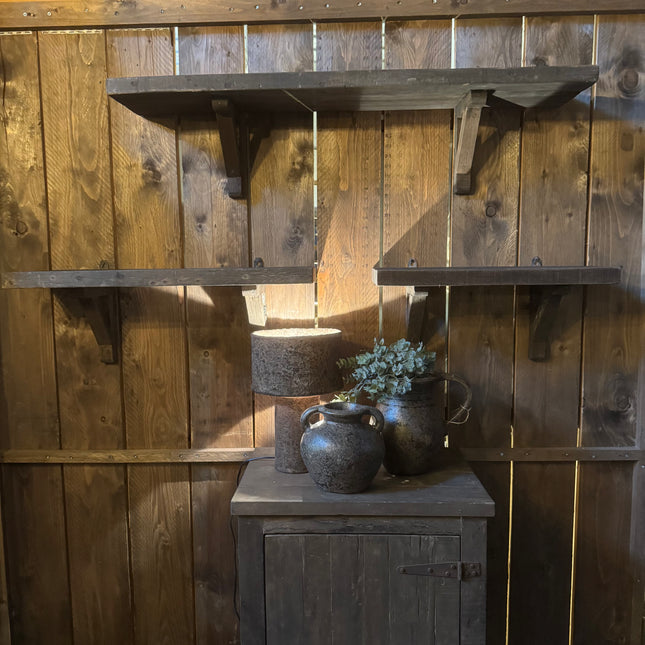 Driftwood wandplanken – rustieke houten wandplanken met robuuste steunen