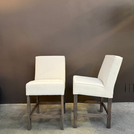 Barkruk Mandy | Stof Guard Naturel met Eikenhouten Poten (Oak Finish)