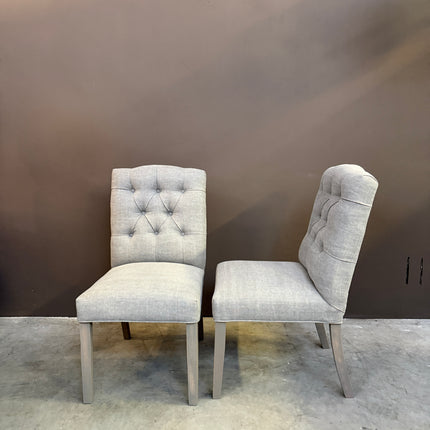 Stoel Evi – Kiss Light Grey | Eetkamerstoel met Capitonnage