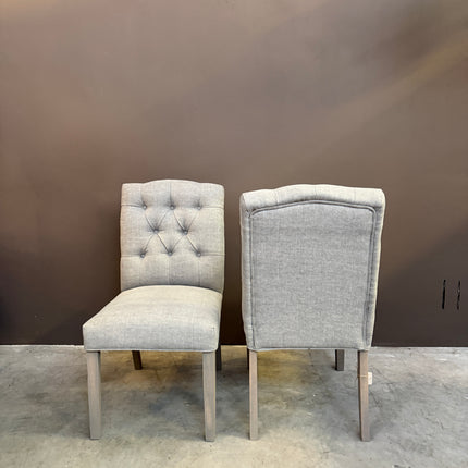 Stoel Evi – Kiss Light Grey | Eetkamerstoel met Capitonnage