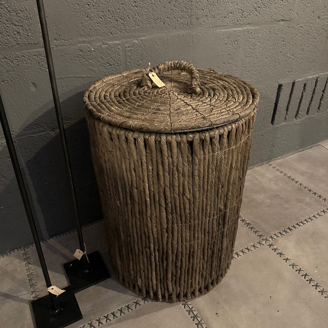 Be-Uniq Wasmand met Deksel Roos – Handgevlochten Natuurlijke Wasmand